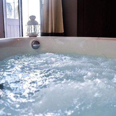 Wineexperience- Wine&Jacuzzi Suite Лечче Экстерьер фото