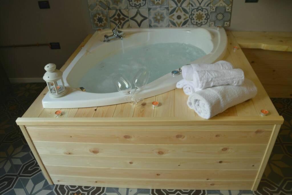 Wineexperience- Wine&Jacuzzi Suite Лечче Экстерьер фото
