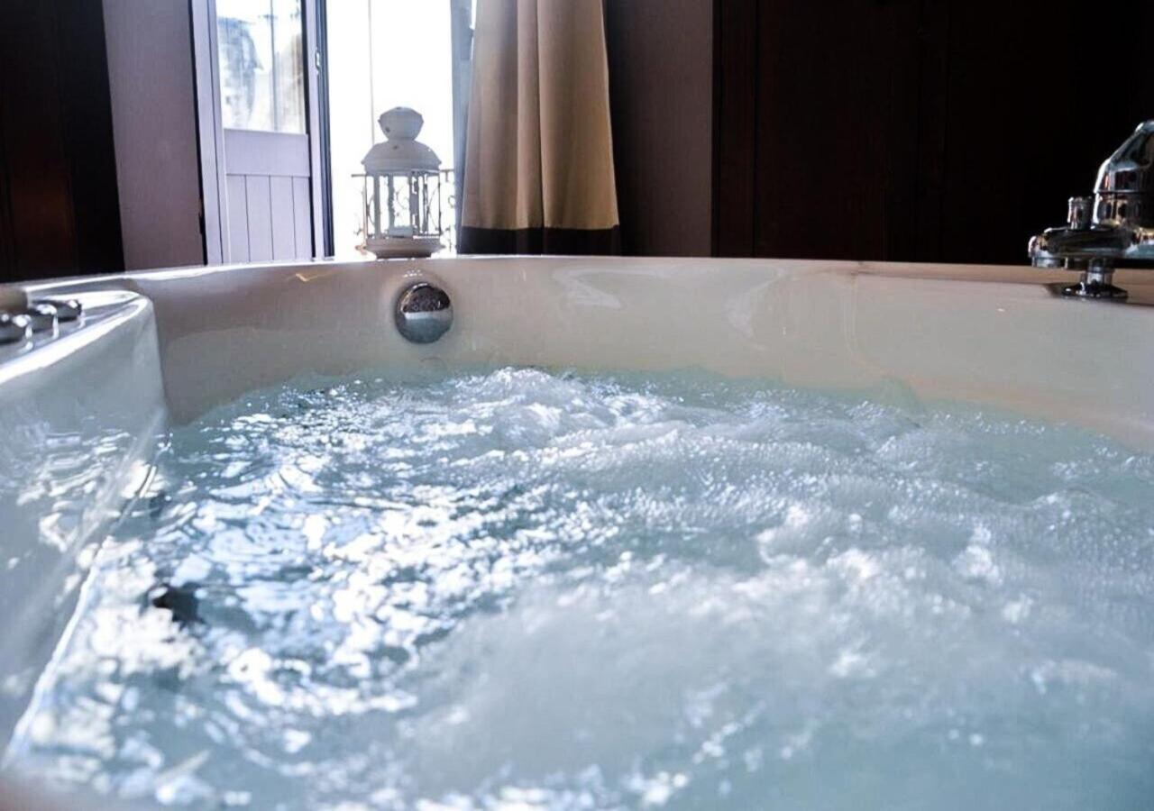 Wineexperience- Wine&Jacuzzi Suite Лечче Экстерьер фото