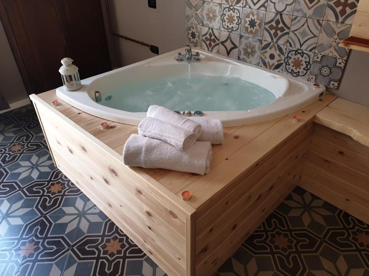 Wineexperience- Wine&Jacuzzi Suite Лечче Экстерьер фото