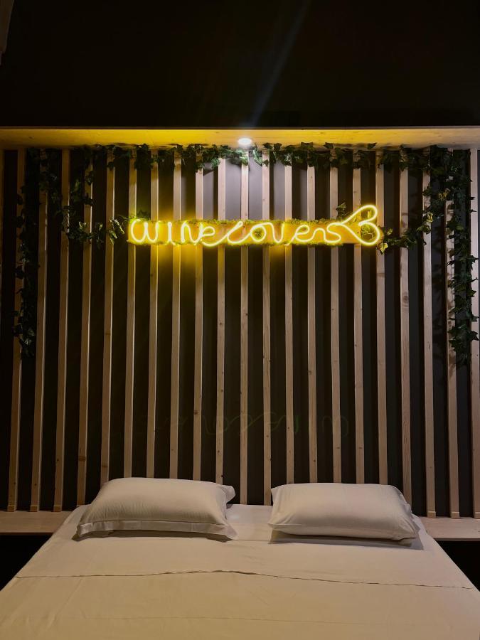 Wineexperience- Wine&Jacuzzi Suite Лечче Экстерьер фото