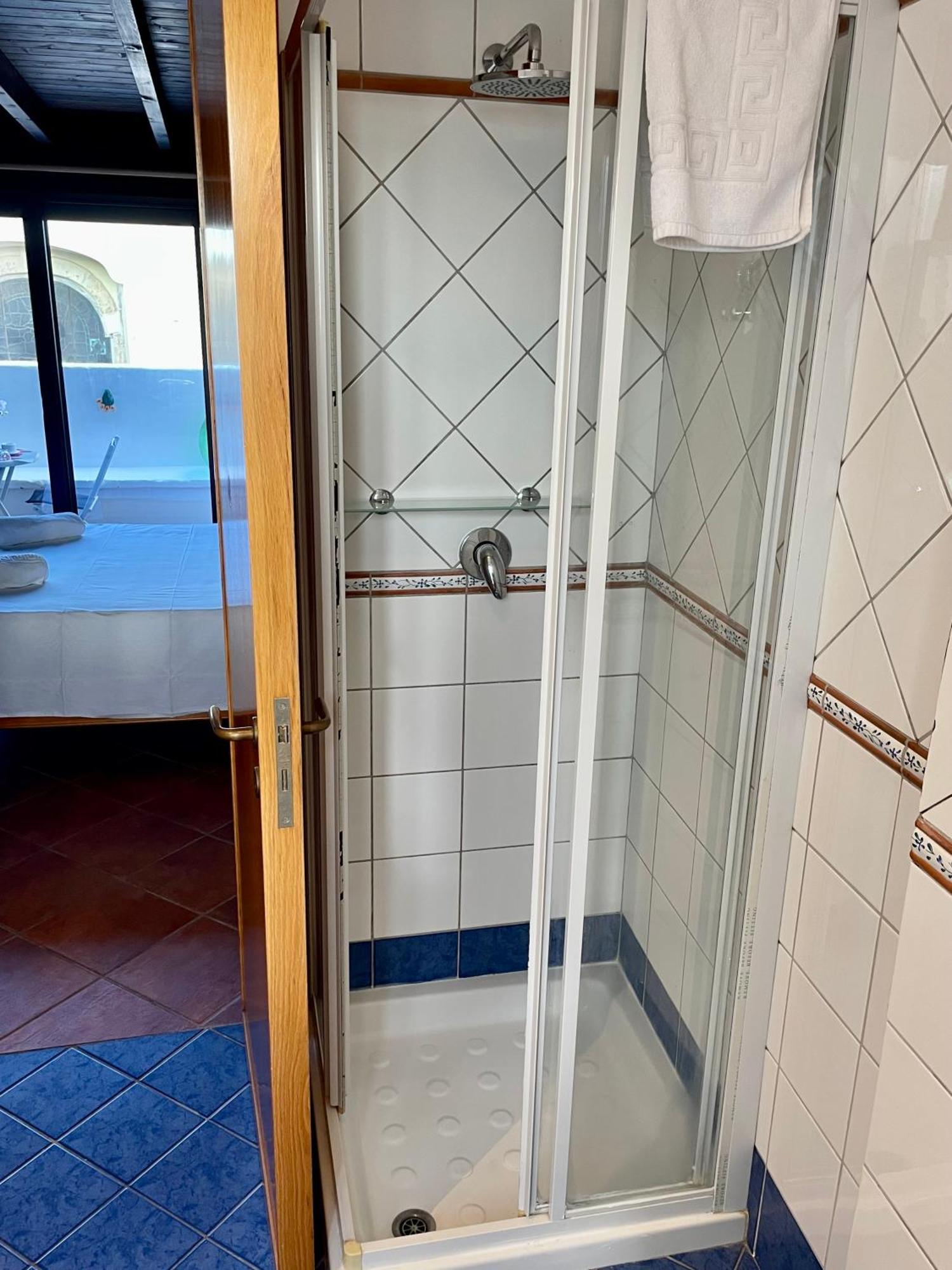 Wineexperience- Wine&Jacuzzi Suite Лечче Экстерьер фото